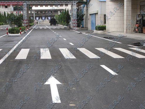 百色田东小区停车场标准车位热熔标线