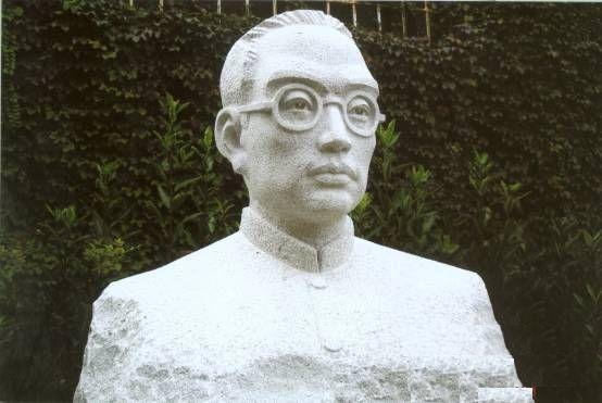 石雕陶行知像石雕范仲淹像