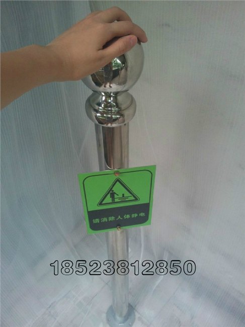 重庆电子厂门口安装人体静电消除器/消除人体静电