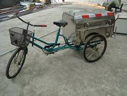 环卫三轮车亮诺环卫