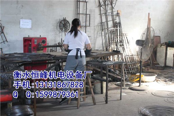 鸡笼点焊机厂家，哪里的鸡笼点焊机最好，来恒峰点焊机厂