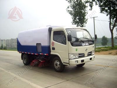 东风金霸115马力扫路车 干式扫路车价格 8吨扫路车价格