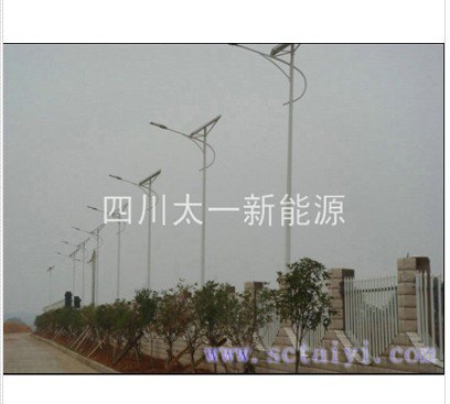 31青海太阳能路灯价格|简述太阳能路灯实现现代低碳生活