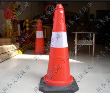 毕节市纳雍县美式路锥生产