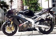 川崎ZX-6RR摩托车