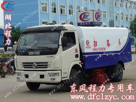 湖北程力多利卡扫路车