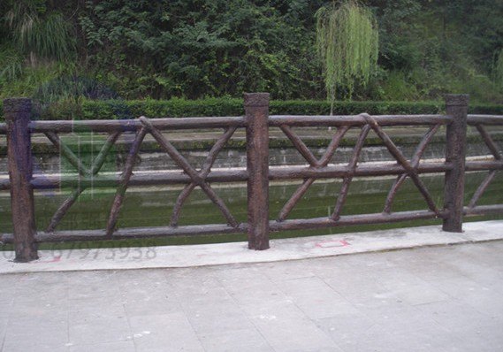 供应西昌仿石仿木河道护栏 园艺栏杆 仿树皮栏杆