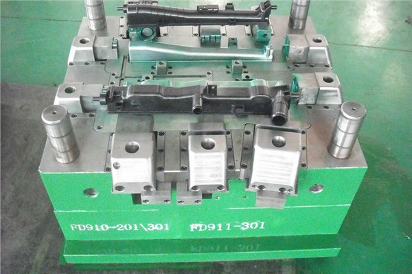 汽车水室塑料模具