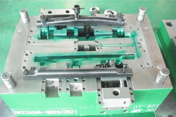 浙江汽车水室塑料模具