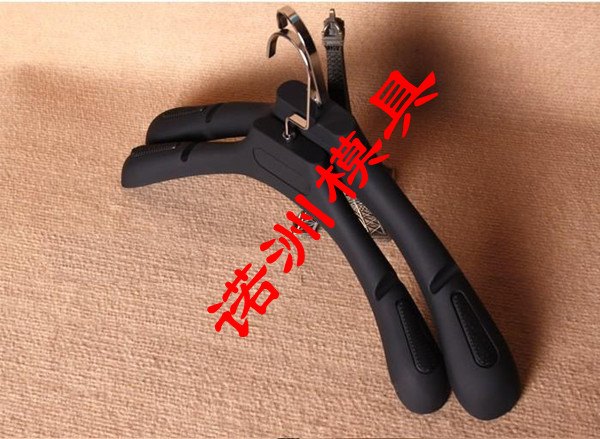 一出二塑料衣架模具