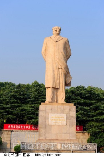 毛主席背手像，招手像石雕毛主席像主席雕像