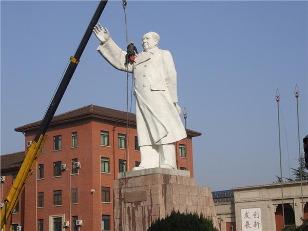 毛主席背手像，招手像石雕毛主席像毛泽东雕像