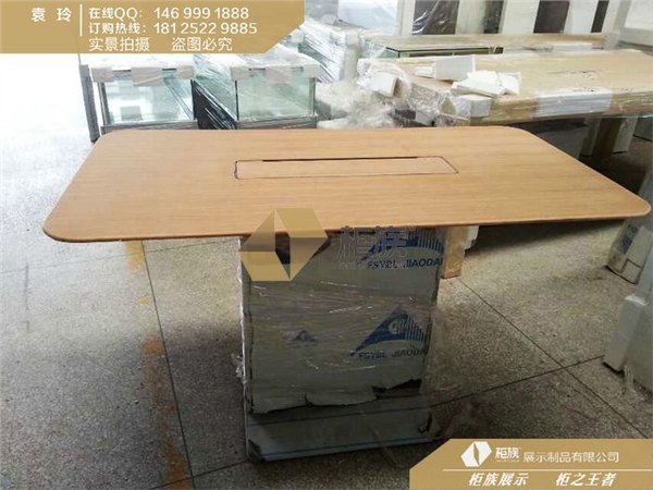 迎圣诞三星手机体验桌促销活动进行中