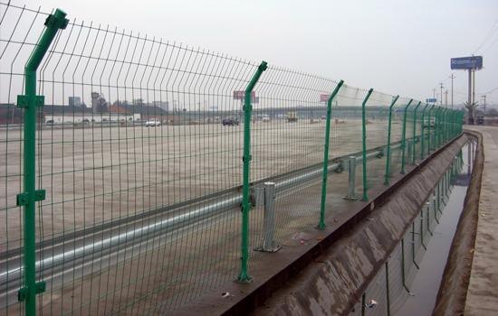 双边丝护栏网、护栏网建议、护栏网投诉