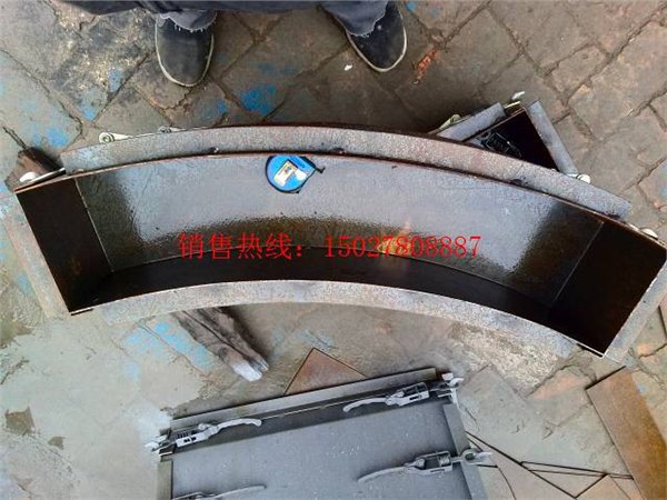 大量供应混凝土路沿石钢模具有哪些优势-