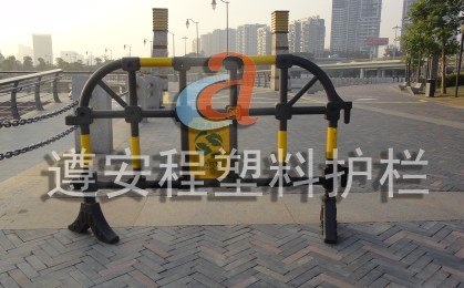 深圳交通设施公司专业铸造塑料护栏，塑料护栏销售，塑料护栏送货上门