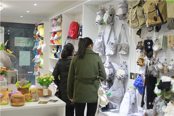 陈列、灯火、音乐、气味 动漫店中容易忽略的小细节
