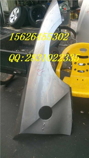 奔驰C300叶子板拆车件，奔驰C300前嘴拆车件