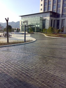 彩色透水地坪,环保透水艺术地坪,高承载透水地坪,天然石饰面透水混凝土