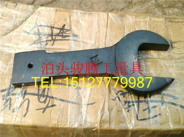敲击呆扳手，敲击开口扳扳手