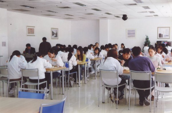65女人爱喝红酒的四大好处|深圳食堂承包公司