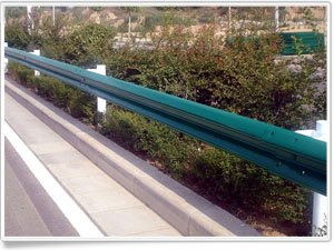 河北公路防撞护栏板-冠县伟通公路安保材料