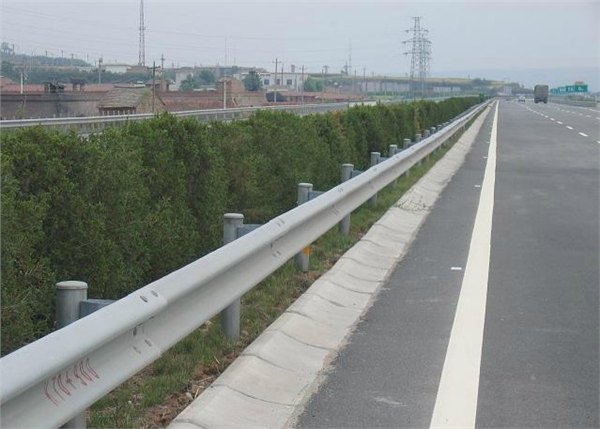 供应上海市公路波形护栏上海市高速防护板