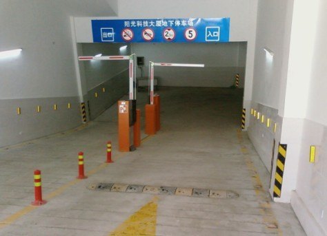 鞍山道闸起降杆维修丹东挡车器多少钱辽宁道闸多少钱一卡通系统，三辊闸价格