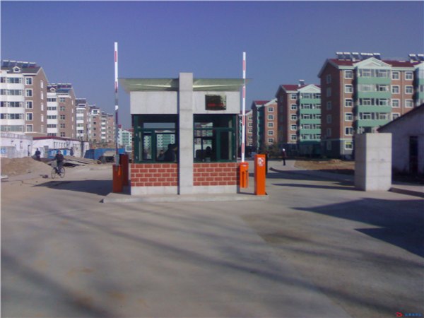 温岭三辊闸代理自动闸门机杭州道闸杭州停车场收费闸厂家栅栏杆维修   