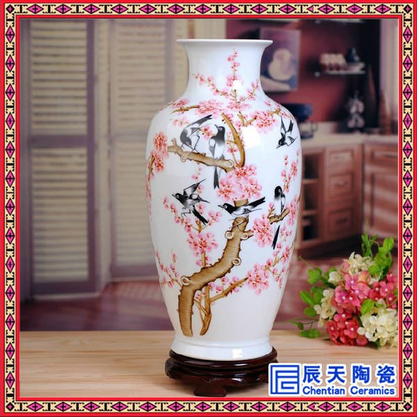 景德镇粉彩花瓶