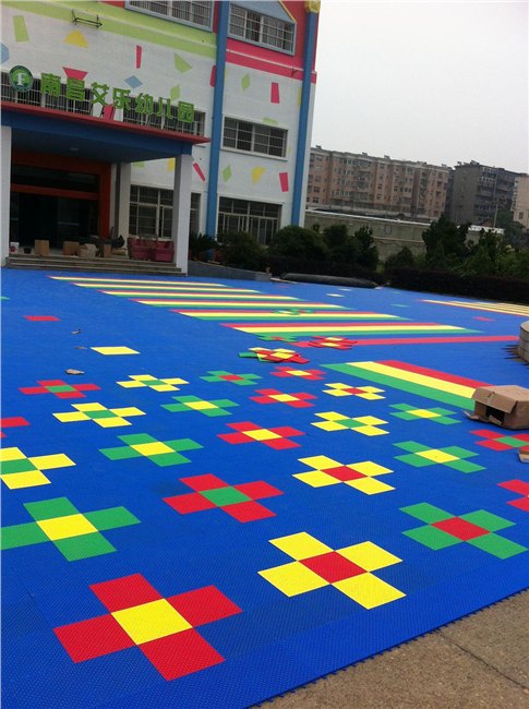 供应悬浮地板找南昌柏禾游乐