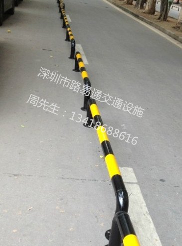 龙华街道哪里有反光u型护栏，马路护栏厂家批发