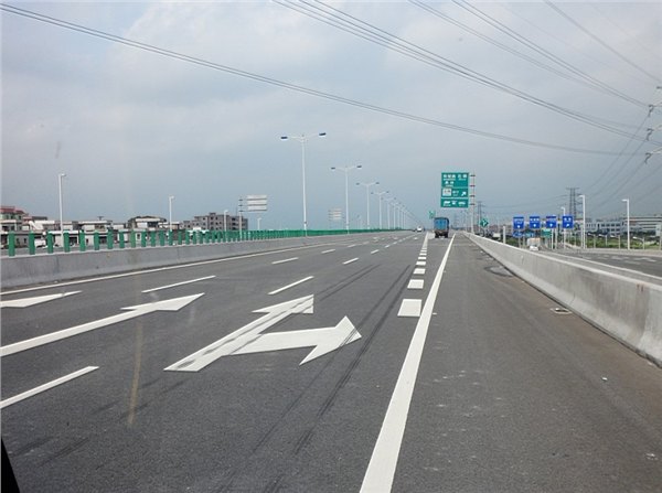 道路标线找哪里订做，深圳公路白色标线要铲除是什么价格