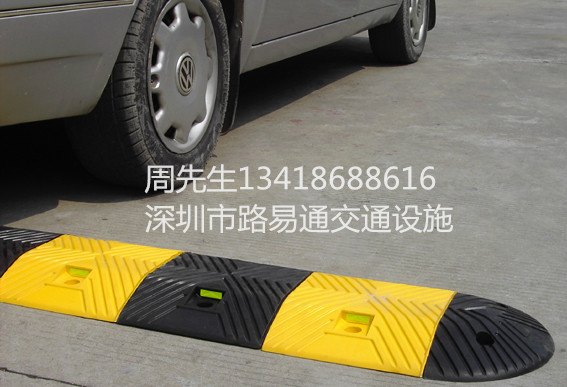 减速板作用，公路常见减速带，深圳减速带哪里能卖