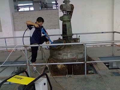 沈阳反应釜清洗高压清洗机，制药厂用高压清洗机