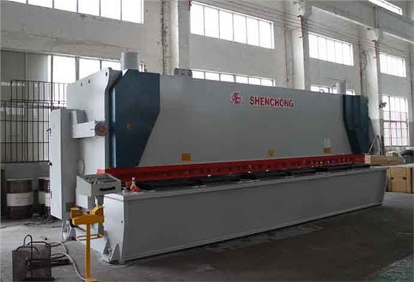 QC11K大型液压剪板机