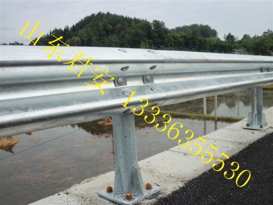 供应山西长治市公路波形护栏【高速防撞板】