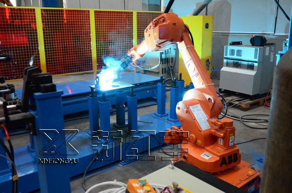 新红宇机器人焊接设备