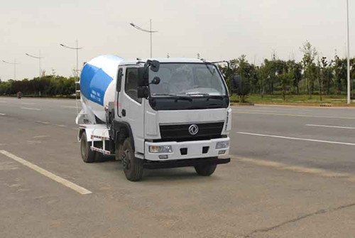 石嘴山东风5方乡村公路建设专用水泥搅拌车