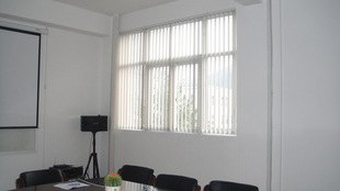 雅馨特阳光面料垂直帘 杭州办公室电动窗帘 遮阳窗帘面料厂家直销