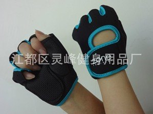 供应运动手套，防滑手套厂家批发