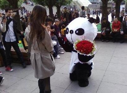 女孩和好友共策划一场求婚战