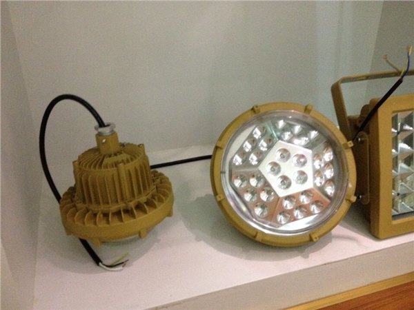 东光防爆灯具BCD-50W，100W防爆灯规格书 
