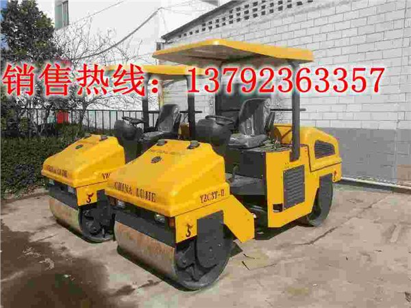 厂家低价销售3T双钢轮振动压路机动力强劲