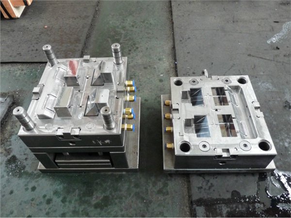 欣运塑胶模具加工厂