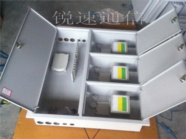 镶嵌式三网合一光纤分纤箱