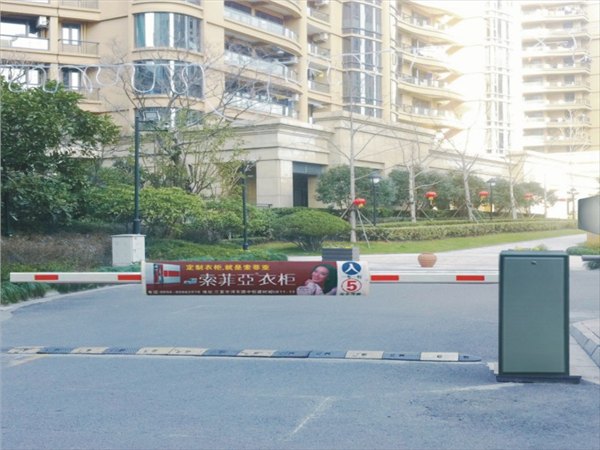 宁波道闸灯箱广告