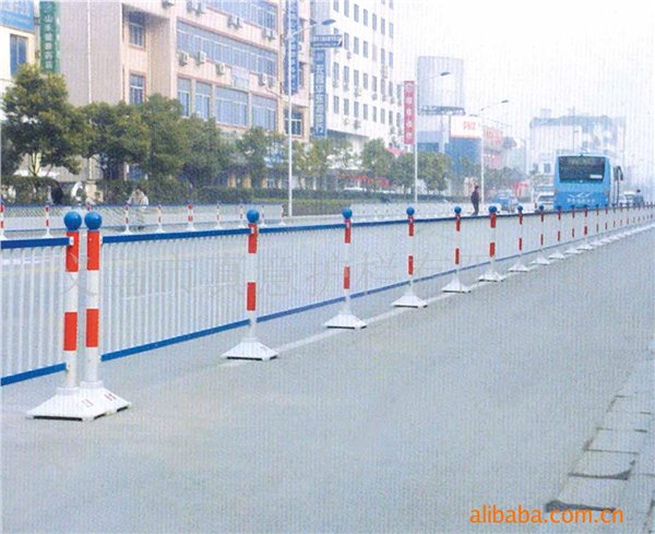 哪儿有卖最好的道路护栏 找河北拓达护栏厂家