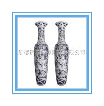 青花雕龙大花瓶