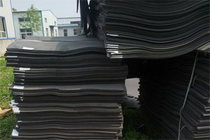 前进聚乙烯闭孔泡沫板L-600/L-1100由前进运送至现场